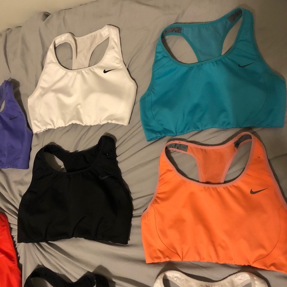 Size Small Nike Women’s Sports Bra - Picture 3 of 5
